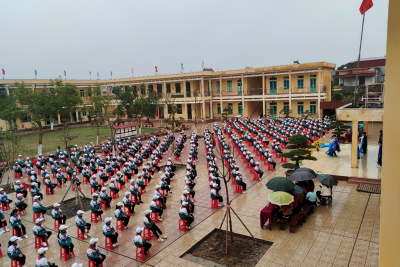 Liên đội Trường THCS Xuân Phương phối kết hợp với Đoàn trường tổ chức lễ kết nạp đoàn viên mới năm 2024.